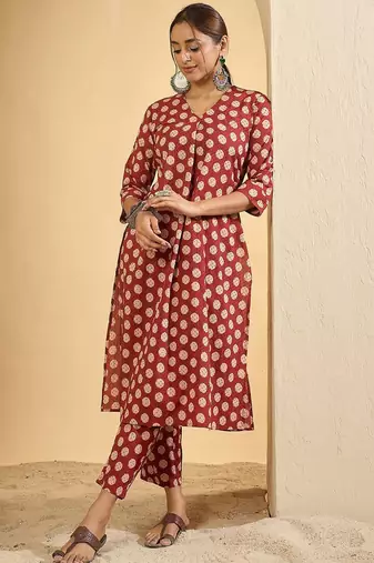 Women Printed Pleated Cotton Kurta with Trousers