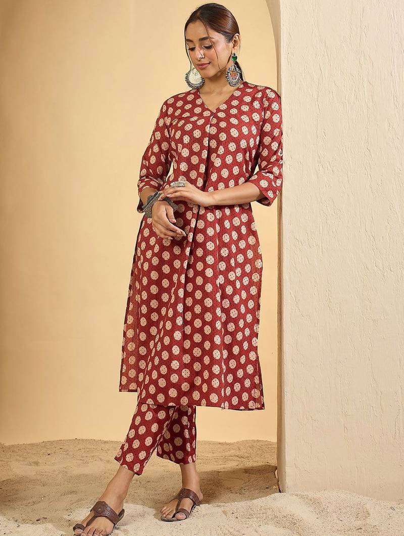 Women Printed Pleated Cotton Kurta with Trousers