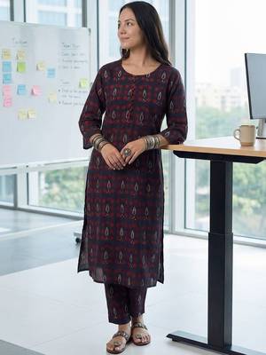 Women Ethnic Motifs Printed Cotton Kurta with Trousers 1