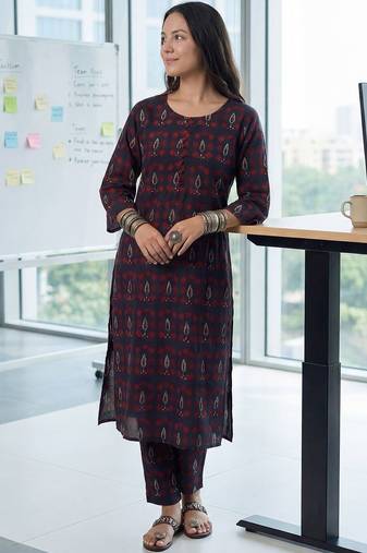 Women Ethnic Motifs Printed Cotton Kurta with Trousers