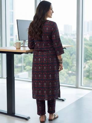 Women Ethnic Motifs Printed Cotton Kurta with Trousers 4