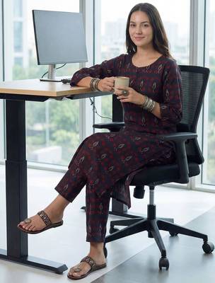 Women Ethnic Motifs Printed Cotton Kurta with Trousers 5