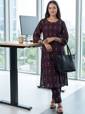 Women Ethnic Motifs Printed Cotton Kurta with Trousers 6