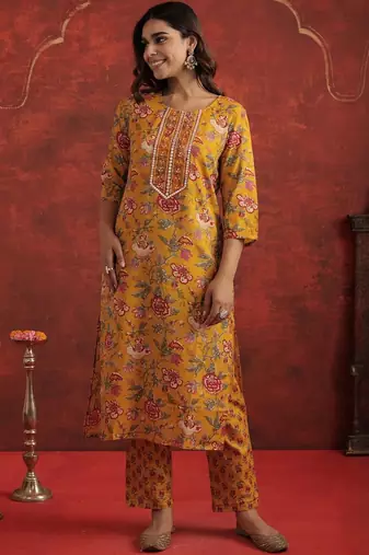 Women Floral Printed Kurta with Trousers & Dupatta