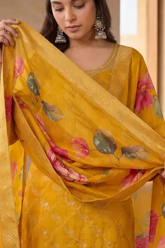 Women Ethnic Motifs Embroidered Kurta with Trousers & With Dupatta