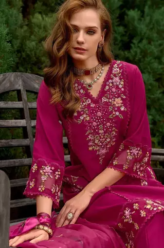 Women Floral Embroidered Thread Work Kurta with Trousers & With Dupatta