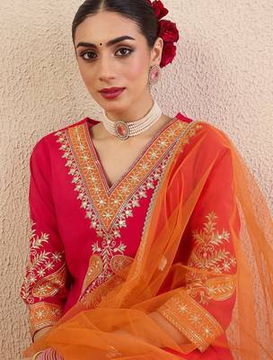 Women Ethnic Motifs Embroidered Kurta with Trousers & Dupatta 2