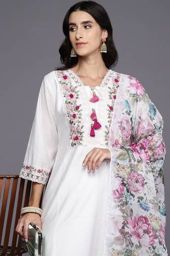 Women Floral Embroidered Thread Work Kurta with Trousers & With Dupatta