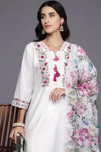 Women Floral Embroidered Thread Work Kurta with Trousers & With Dupatta