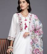 Women Floral Embroidered Thread Work Kurta with Trousers & With Dupatta