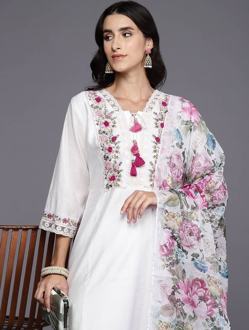 Women Floral Embroidered Thread Work Kurta with Trousers & With Dupatta