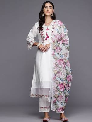 Women Floral Embroidered Thread Work Kurta with Trousers & With Dupatta 5