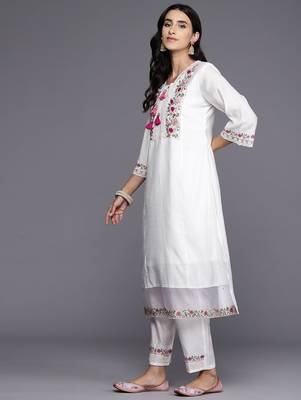 Women Floral Embroidered Thread Work Kurta with Trousers & With Dupatta 6