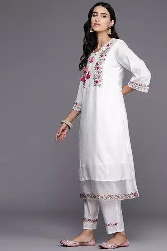 Women Floral Embroidered Thread Work Kurta with Trousers & With Dupatta