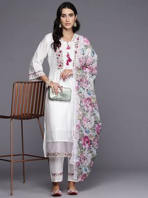 Women Floral Embroidered Thread Work Kurta with Trousers & With Dupatta 7