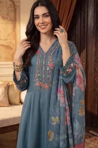 Women Floral Embroidered Thread Work Kurta with Trousers & With Dupatta