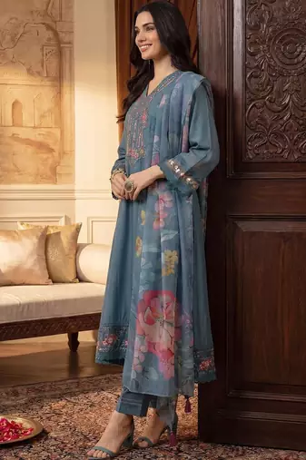 Women Floral Embroidered Thread Work Kurta with Trousers & With Dupatta