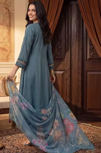 Women Floral Embroidered Thread Work Kurta with Trousers & With Dupatta