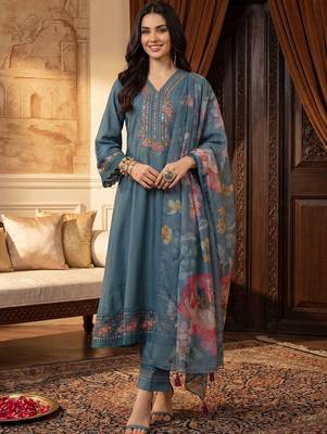 Women Floral Embroidered Thread Work Kurta with Trousers & With Dupatta 6