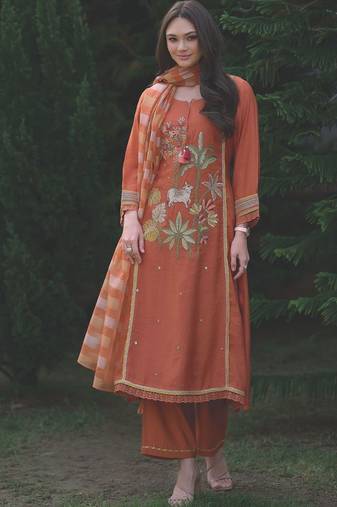 Women Ethnic Motifs Embroidered Thread Work Kurta with Trousers & With Dupatta