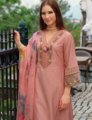 Women Ethnic Motifs Embroidered Thread Work Kurta with Trousers & With Dupatta 4