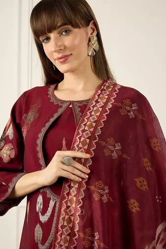 Women Ethnic Motifs Embroidered Thread Work Kurta with Trousers & With Dupatta