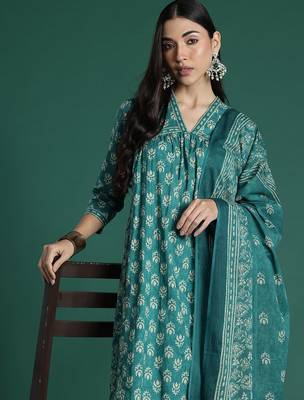 Women Floral Printed Empire Cotton Kurta with Trousers & With Dupatta 2