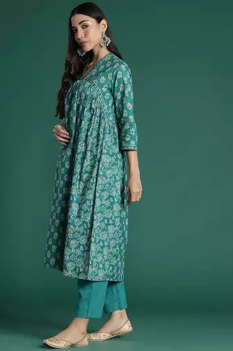 Women Floral Printed Empire Cotton Kurta with Trousers & With Dupatta