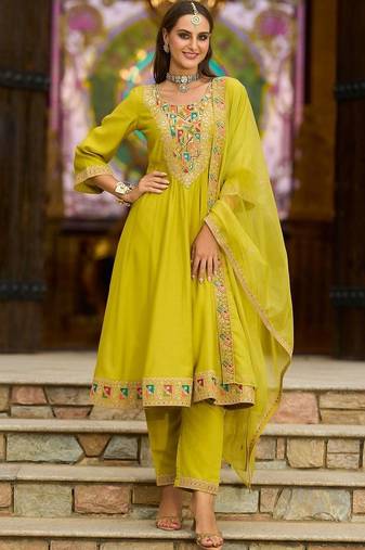 Women Embroidered Thread Work Kurta with Trousers & With Dupatta