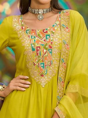 Women Embroidered Thread Work Kurta with Trousers & With Dupatta 4