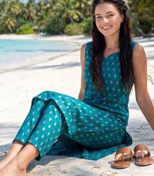 Women Printed Cotton Kurta with Trousers