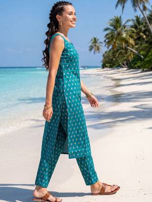 Women Printed Cotton Kurta with Trousers 4