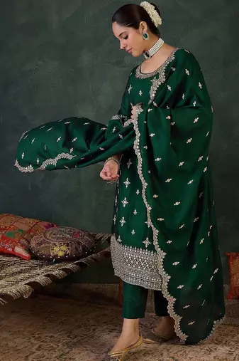 Women Ethnic Motifs Embroidered Kurta with Trousers & With Dupatta
