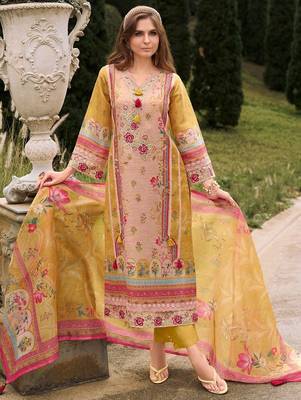 Women Floral Printed Sequinned Linen Kurta with Trousers & With Dupatta 3