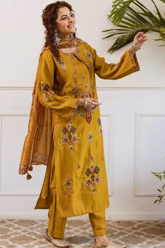 Women Ethnic Motifs Printed Kurta with Trousers & With Dupatta