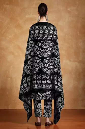 Floral printed cotton v neck kurta trouser & dupatta set