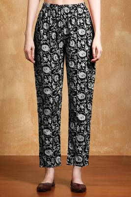Floral printed cotton v neck kurta trouser & dupatta set 4