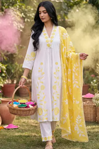 Women Floral Embroidered Thread Work Cotton Kurta with Trousers & With Dupatta