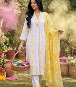 Women Floral Embroidered Thread Work Cotton Kurta with Trousers & With Dupatta