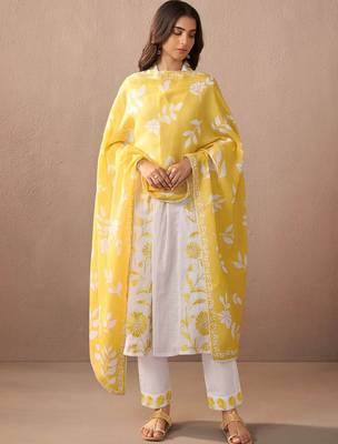 Women Floral Embroidered Thread Work Cotton Kurta with Trousers & With Dupatta 2