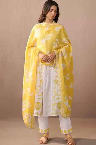 Women Floral Embroidered Thread Work Cotton Kurta with Trousers & With Dupatta