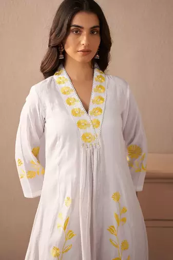Women Floral Embroidered Thread Work Cotton Kurta with Trousers & With Dupatta