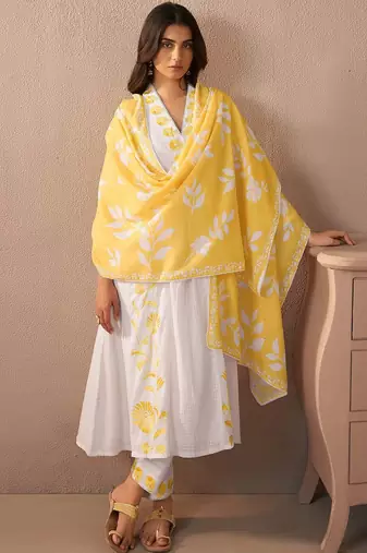 Women Floral Embroidered Thread Work Cotton Kurta with Trousers & With Dupatta