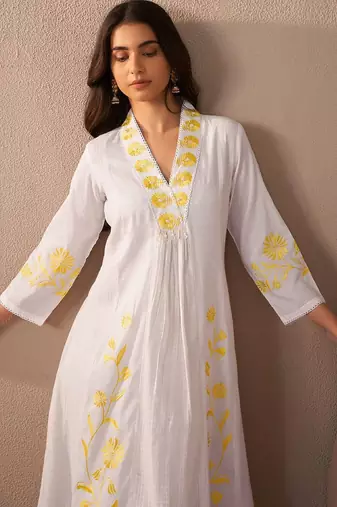 Women Floral Embroidered Thread Work Cotton Kurta with Trousers & With Dupatta