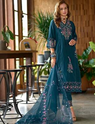 Women Ethnic Motifs Embroidered Kurta with Trousers & Dupatta 3