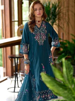 Women Ethnic Motifs Embroidered Kurta with Trousers & Dupatta 4