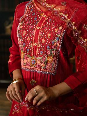 Women Floral Embroidered Thread Work Kurta with Trousers & With Dupatta 3
