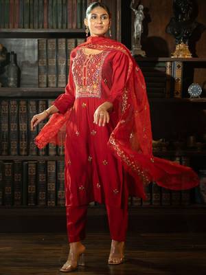 Women Floral Embroidered Thread Work Kurta with Trousers & With Dupatta 5