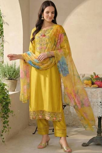 Women Floral Embroidered Thread Work Kurta with Trousers & With Dupatta