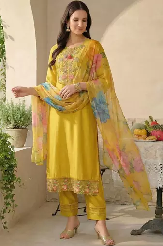 Women Floral Embroidered Thread Work Kurta with Trousers & With Dupatta